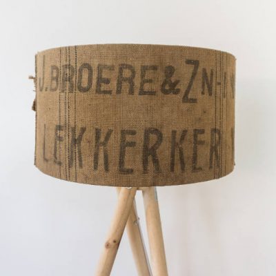 Upcycled lamp me hergebruik van jute graanzak
