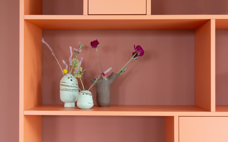 binnenkijker-nieuwbouw-appartement-montferland-duurzaam-wonen-maatwerkkast Duurzame kast maatwerk ontwerp Jantien Broere kleur koraal Unilin Panels