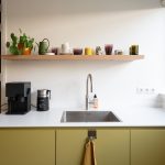 Maatwerk keuken van duurzame materialen, unilin panels, Hi-macs blad, Allforwood maatwerk, interieurbouw, duurzaam interieurontwerp, groen, olijfgroen