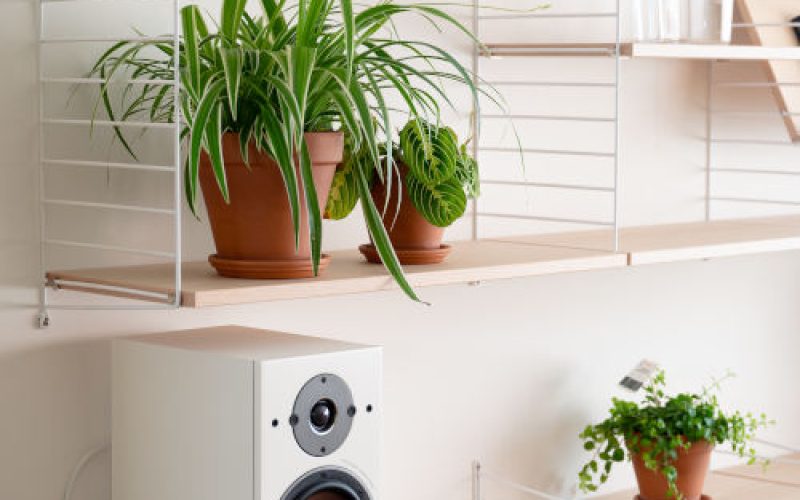 string-kast-in-woonkamer Mooie maatwerk design kast van String