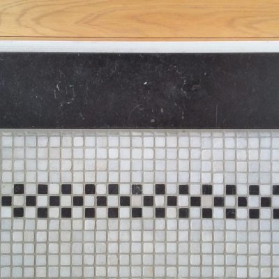 Tijdloze badkamer mozaiek vloer